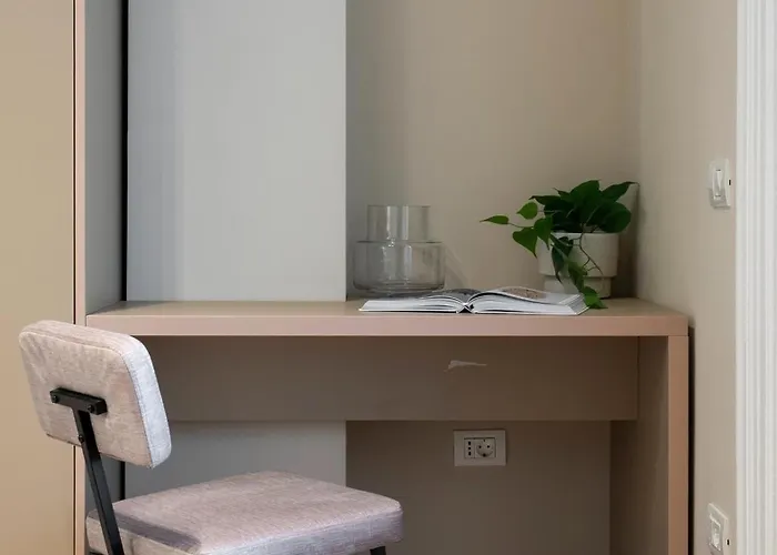 Parisian-inspired 2br On Calea Victoriei - High Ceilings Stylish Design & Location Lägenhet *