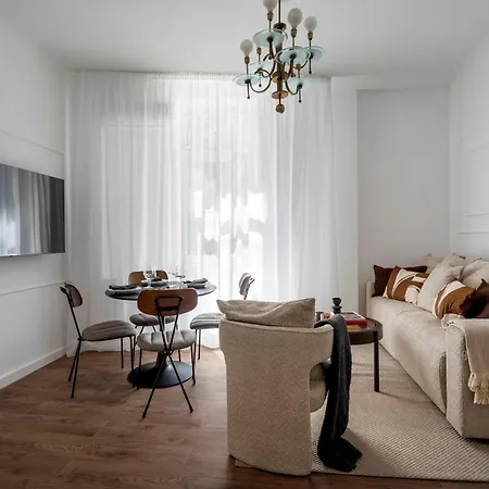 Parisian-inspired 2br On Calea Victoriei - High Ceilings Stylish Design & Location Διαμέρισμα *