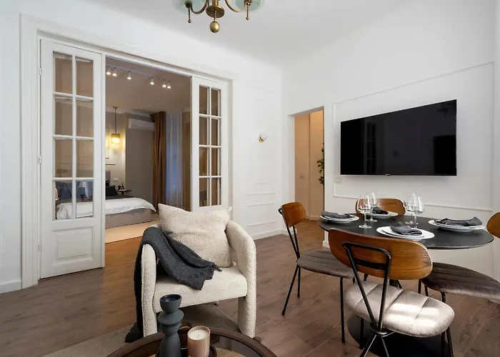 Parisian-inspired 2br On Calea Victoriei - High Ceilings Stylish Design & Location 아파트 *