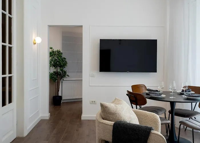 Apartment Parisian-inspired 2br On Calea Victoriei - High Ceilings Stylish Design & Location