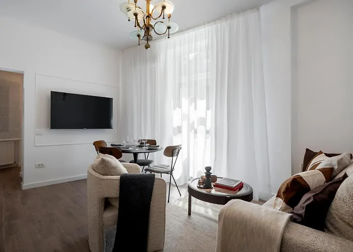 아파트 Parisian-inspired 2br On Calea Victoriei - High Ceilings Stylish Design & Location