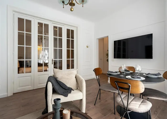 Apartment Parisian-inspired 2br On Calea Victoriei - High Ceilings Stylish Design & Location *