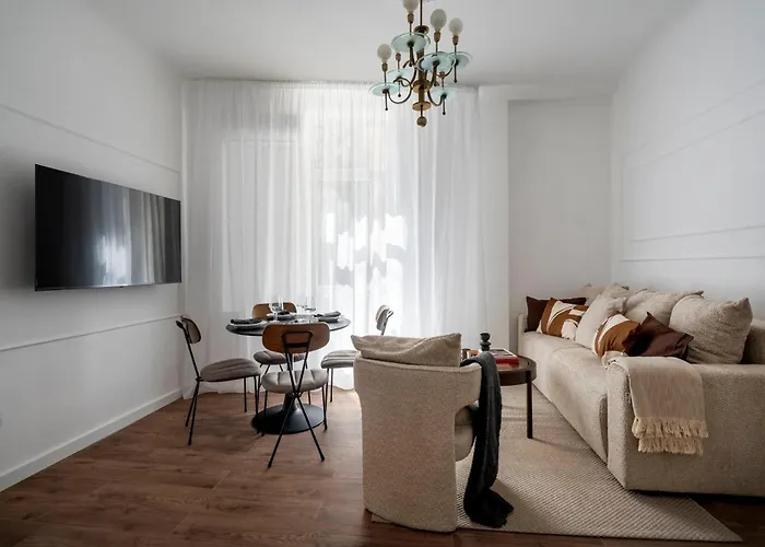 Parisian-inspired 2br On Calea Victoriei - High Ceilings Stylish Design & Location 아파트 *