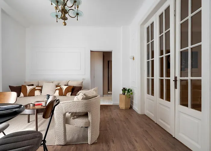 Parisian-inspired 2br On Calea Victoriei - High Ceilings Stylish Design & Location Διαμέρισμα *