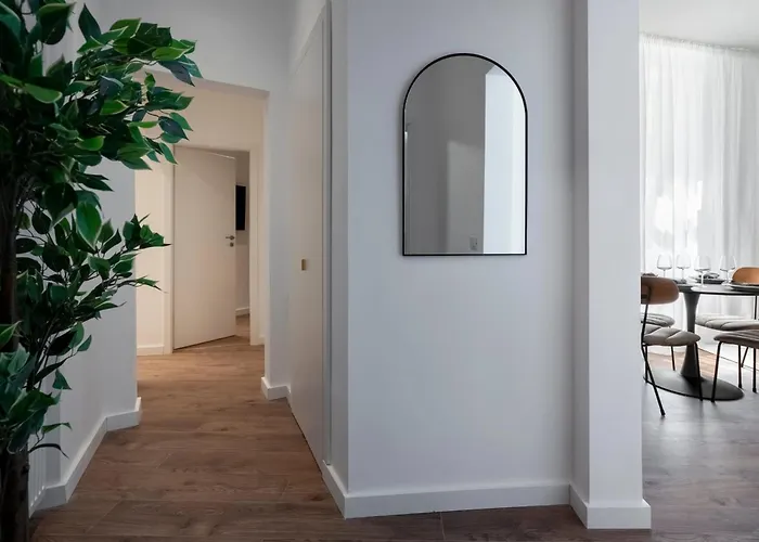 Parisian-inspired 2br On Calea Victoriei - High Ceilings Stylish Design & Location 아파트