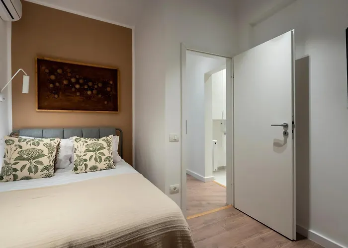 Parisian-inspired 2br On Calea Victoriei - High Ceilings Stylish Design & Location 아파트 부쿠레슈티