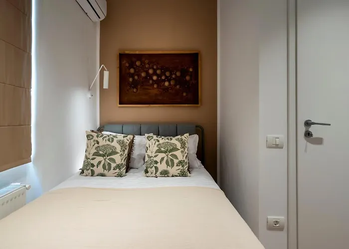 Parisian-inspired 2br On Calea Victoriei - High Ceilings Stylish Design & Location Apartman Bukarest