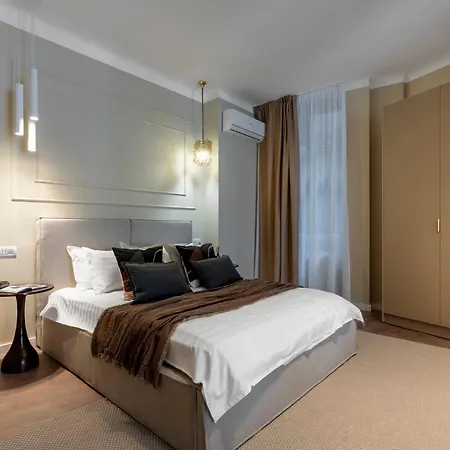 Parisian-inspired 2br On Calea Victoriei - High Ceilings Stylish Design & Location בוקרשט