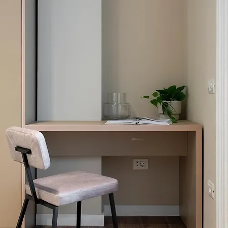 Parisian-inspired 2br On Calea Victoriei - High Ceilings Stylish Design & Location דירה *