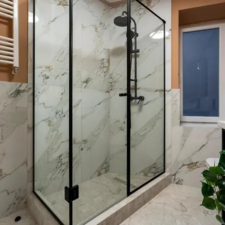 דירה Parisian-inspired 2br On Calea Victoriei - High Ceilings Stylish Design & Location בוקרשט