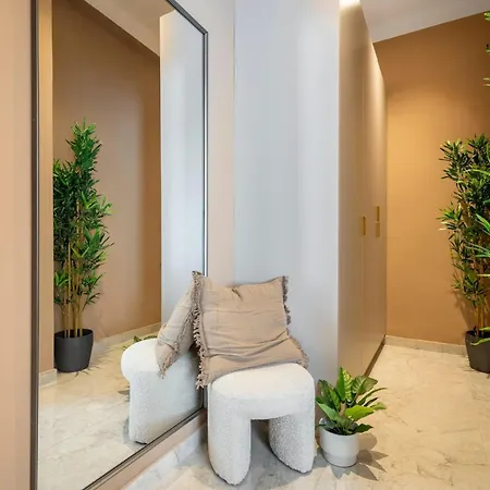 Parisian-inspired 2br On Calea Victoriei - High Ceilings Stylish Design & Location דירה בוקרשט