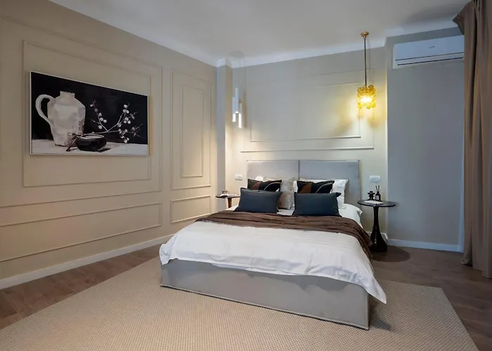 Parisian-inspired 2br On Calea Victoriei - High Ceilings Stylish Design & Location Bukarest