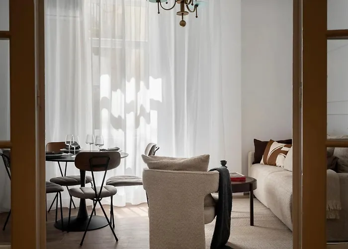 Parisian-inspired 2br On Calea Victoriei - High Ceilings Stylish Design & Location * Bukarest